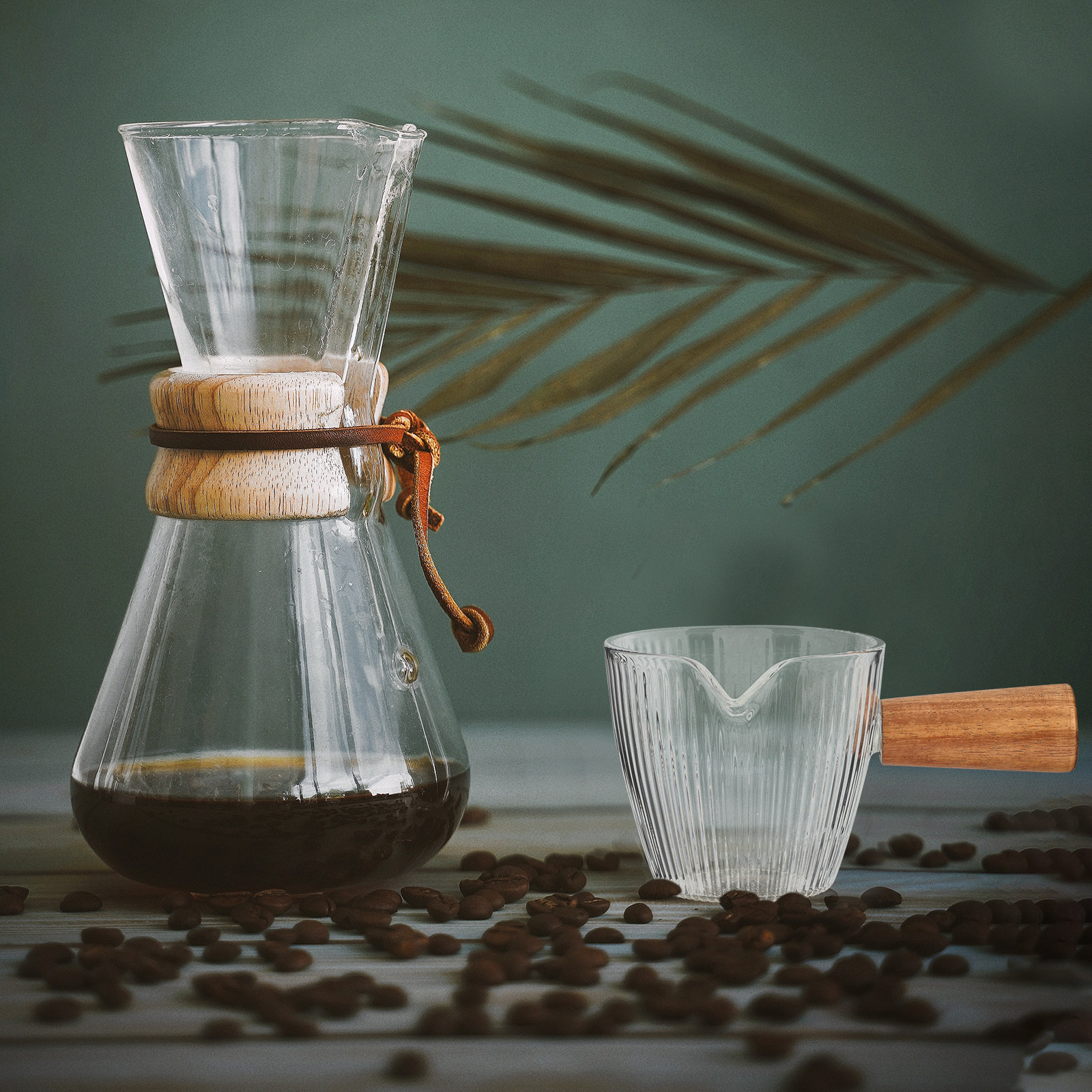 Premium Hammered Glass and Woo - مراجعة Pour Spout Pitcher وسعره